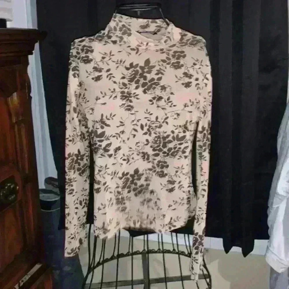 SHEIN Tops - Shien long sleeve floral top